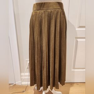 Tahari Olive Faux Leather/Suede Pleated Skirt